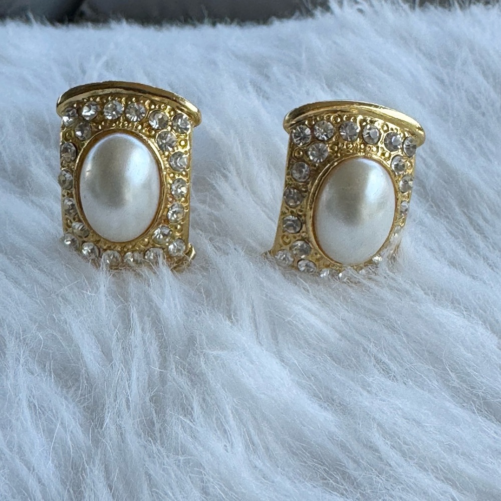 Vintage Gold Tone Rhinestone Clip‎ on Earrings